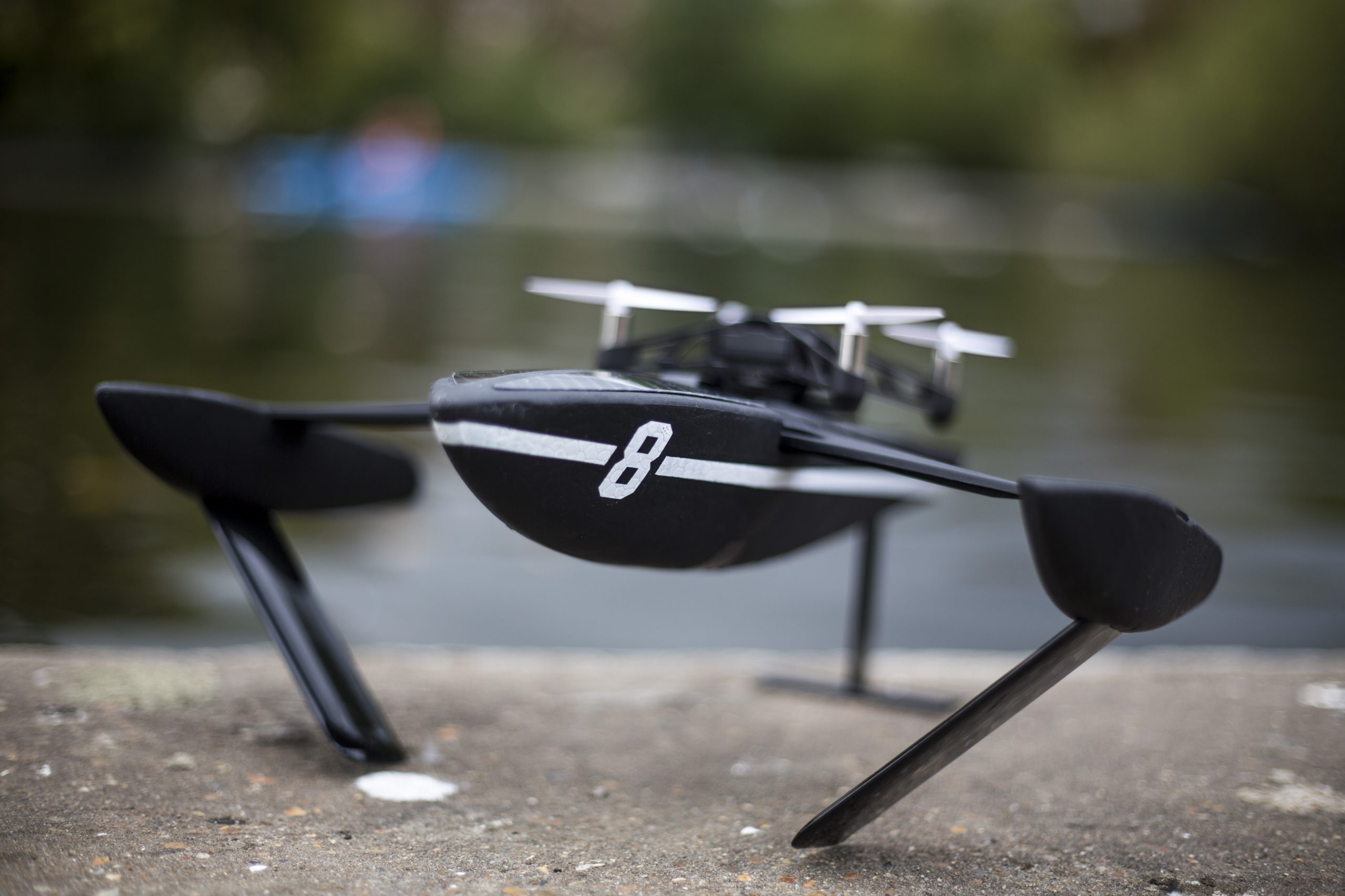 Ulasan drone Parrot Hydrofoil: Mainan yang bagus, tetapi awas kolam