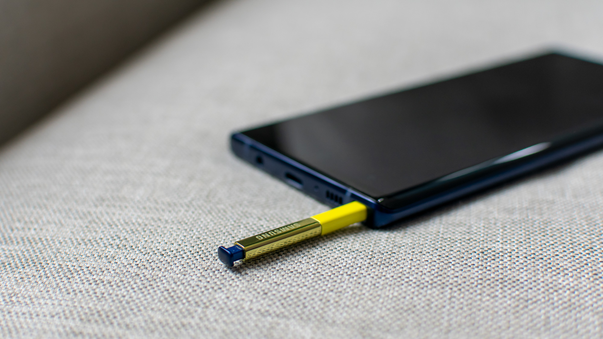 Samsung Galaxy Note 9 vs iPhone Xs: Telefon bimbit mana yang harus anda pecahkan?