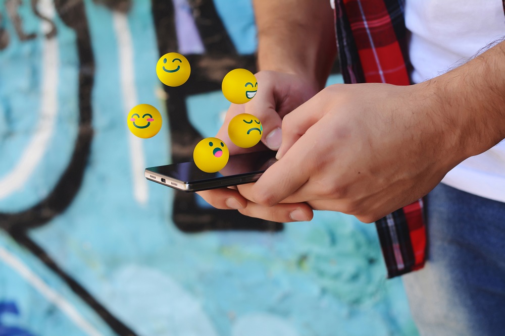 Какво означава Emoji до име в Snapchat?